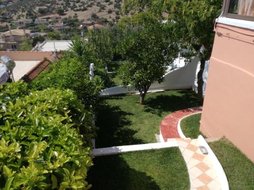 Το κτήριο όπου στεγάζεται  η παραθεριστική κατοικία