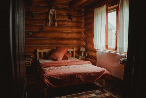 Postel nebo postele na pokoji v ubytování Casa din Busteni, Maramures