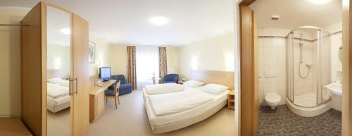 Koupelna v ubytování Hotel-Gasthof Krone
