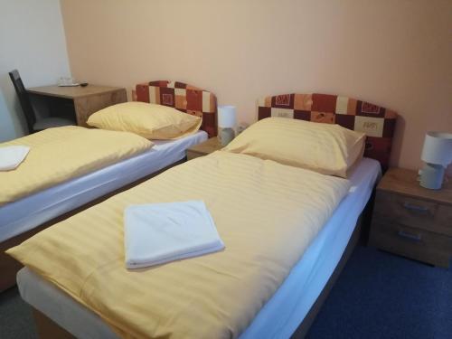 two twin beds in a room with at Penzión Inštitút in Košice
