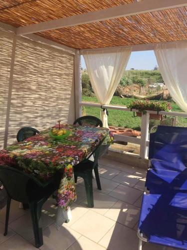 2 bedrooms appartement at Scoglitti 100 m away from the beach with sea view and enclosed garden