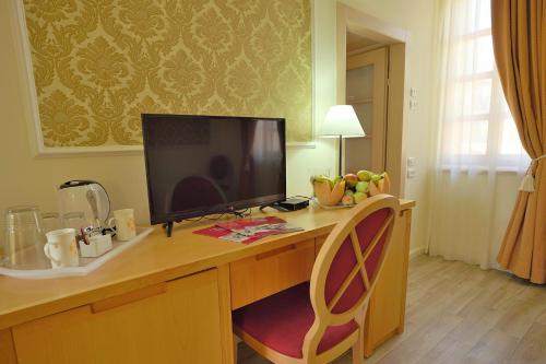 TV a/nebo společenská místnost v ubytování Sergei Palace Hotel