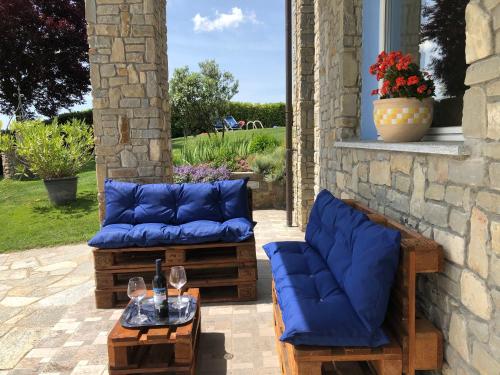 a patio with two blue couches and a table at La Casa Blu in Montegrosso dʼAsti