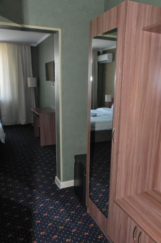Postel nebo postele na pokoji v ubytování Gokai Hotel