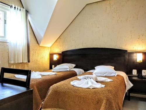 En eller flere senge i et værelse på Pousada Nosso Lar