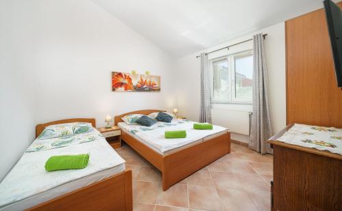 Postel nebo postele na pokoji v ubytování Apartments Markunović