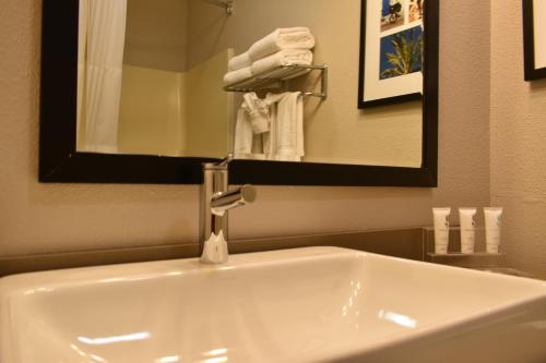 a white sink in a bathroom with a mirror at Country Inn & Suites by Radisson Kenosha - Pleasant Prairie in Kenosha