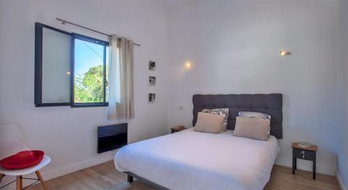 Ένα ή περισσότερα κρεβάτια σε δωμάτιο στο Casa Sol location de vacances indépendante à Calvi moins de 2km plage