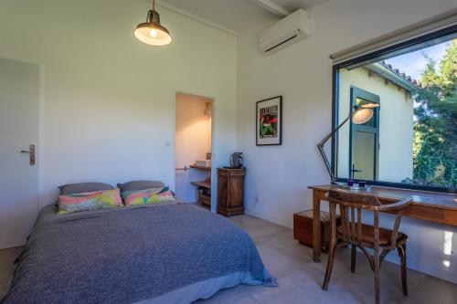 Postel nebo postele na pokoji v ubytování La chambre de Laura