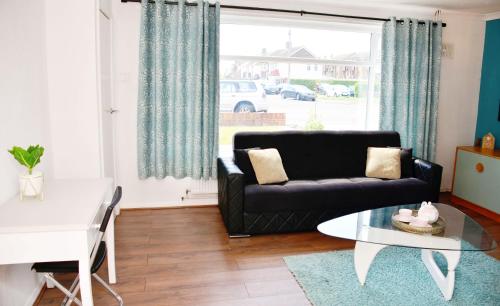 (7St.Mary's)Dreams Serviced Accommodations- Staines/Heathrow