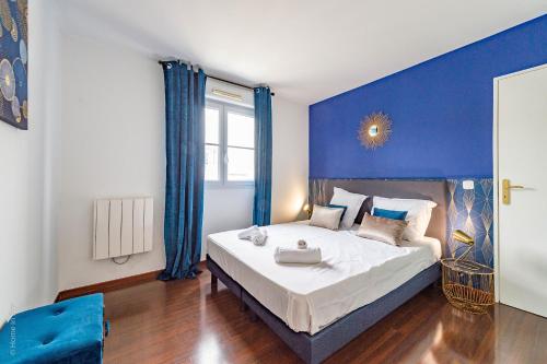 Un pat sau paturi într-o cameră la Luxurious Tage - Fairytale Factory