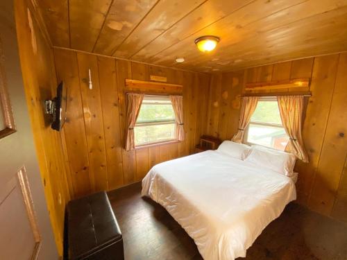 ITH Big Bear Lake Hostel & Retreat Center