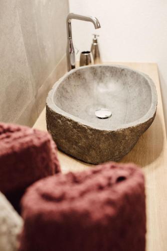 a stone sink with two red cakes on a counter at Chalet Alpenglück in Reith im Alpbachtal