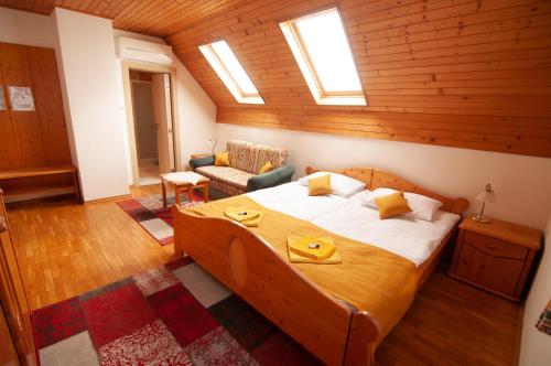 En eller flere senger på et rom på Guest house Vila Korošec