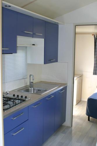 Cuisine ou kitchenette dans l'établissement Pension Všeruby