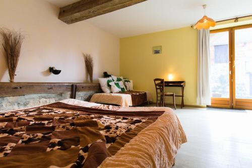 Un pat sau paturi într-o cameră la La Fermette Champenoise