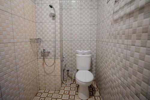 ห้องน้ำของ De'Tonga Hotel