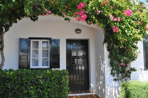 Afbeelding uit fotogalerij van Villa SES TANQUES 17 in Es Canutells