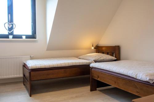 Llit o llits en una habitació de Apartman 275 - Boží Dar