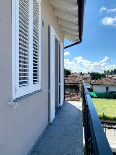 a balcony of a house with a window and a fence at B&B Margante - MXP - Breakfast gluten free su richiesta in Somma Lombardo