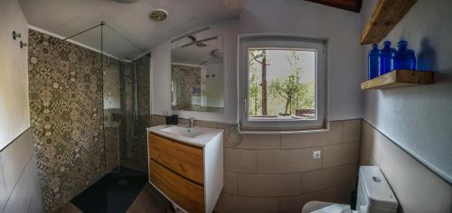 a bathroom with a sink and a shower and a window at El Mirador de Tilman in El Paso