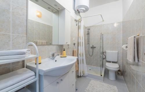 Ένα μπάνιο στο Apartment Complex Villa Visnjan with Pool