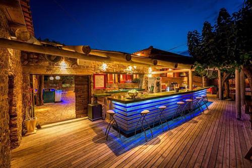 La alberca dentro o cerca de Captain Andrew private beach house