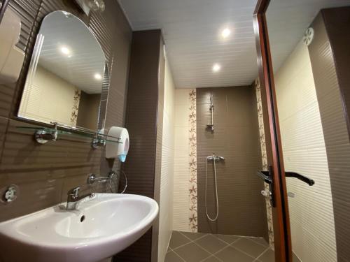 Et badeværelse på Family Hotel Kavrakovi