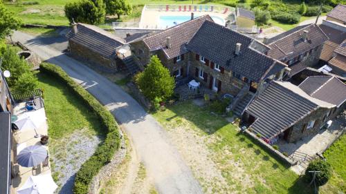 Maison de 2 chambres avec piscine partagee jardin amenage et wifi a Gravieres