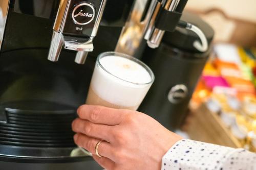 Kemudahan buat kopi dan teh di Villa Marion