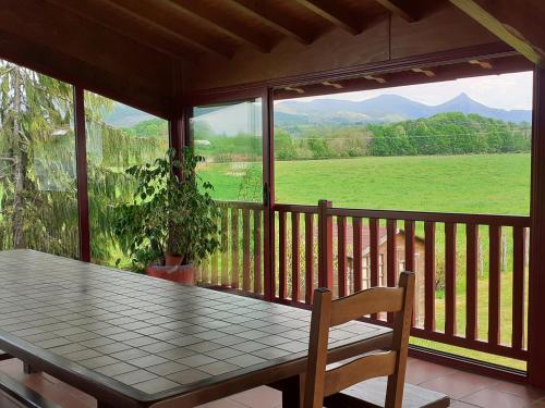 Photo de la galerie de l'établissement appartement à l'étage, à Saint-Jean-le-Vieux