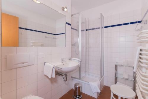 Een badkamer bij Haus LONGARD