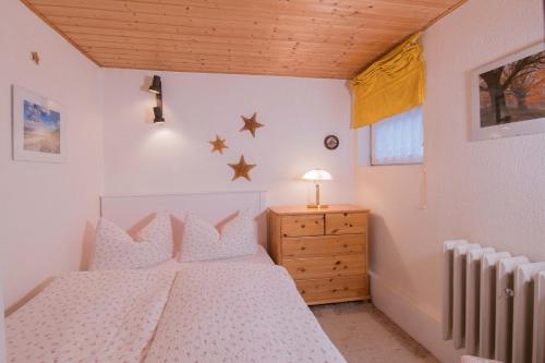 a bedroom with a bed with stars on the wall at Tine in Ahrenshoop