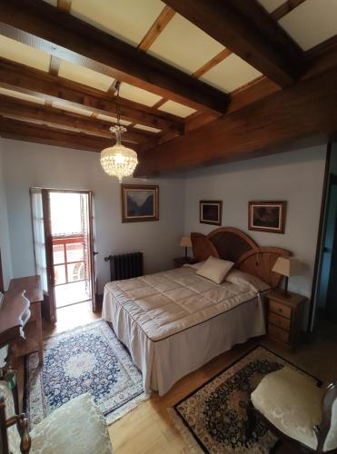 Tempat tidur dalam kamar di Posada La Casa de Lastras