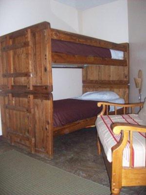 a bedroom with two bunk beds in a room at Winterplace Condos - Ski in Ski out E104 in Ghent