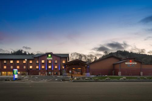 a large building with a hotel on the side of a street at Holiday Inn Express Klamath - Redwood Ntl Pk Area by IHG in Klamath