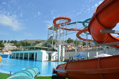 a large swimming pool with a water slide at Varo&scaron; Čar&scaron;ija in Trebinje