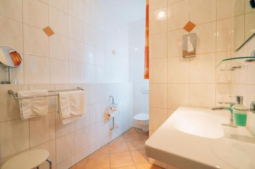 Koupelna v ubytování Hotel Abenstal