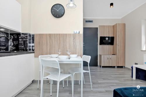 Kuchyň nebo kuchyňský kout v ubytování APARTAMENTY KLARA by Jantar Apartamenty Kołobrzeg