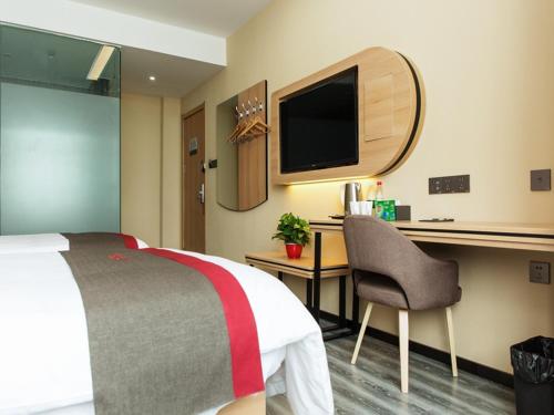 A bed or beds in a room at Thank Inn Chain Hotel Shanxi Taiyuan Yangqu County Plaza