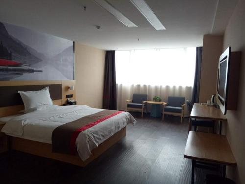 a hotel room with a bed and a large window at Thank Inn Chain Hotel Anhui Bozhou Qiaocheng District Jian'an Road Wanfu Store in Bozhou
