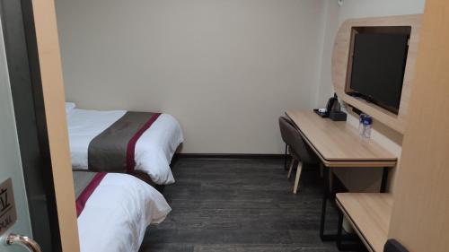 Katil atau katil-katil dalam bilik di Thank Inn Chain Hotel Chengde Shuangluan District The Heyday Dynasty
