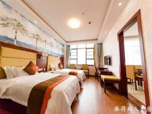 a hotel room with two beds and a desk at JUN Hotels Hunan Changsha Huannghua Airport in Changsha