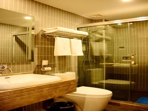 Et badeværelse på Thank Inn Chain Hotel Shanxi Taiyuan Xiaodian District Zhenwu Road