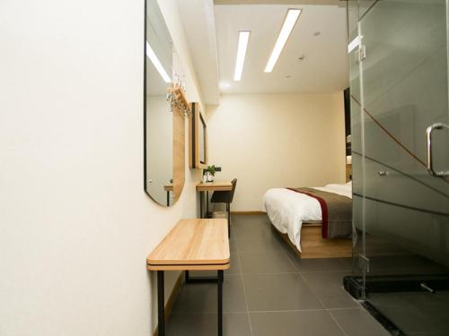Imagen de la galería de Thank Inn Chain Hotel Zhejiang Haining Chang'an Town Hongyuan Flower City, en Haining