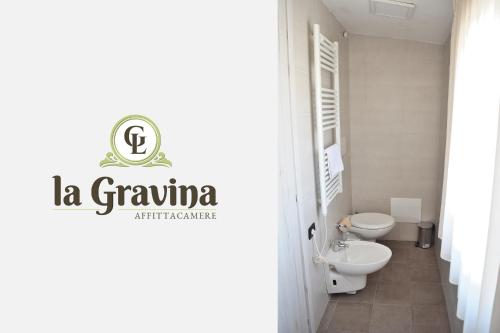 a bathroom with a toilet and a sink at La Gravina in Gravina in Puglia