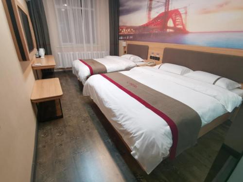Posteľ alebo postele v izbe v ubytovaní Thank Inn Chain Hotel Hohhot Xincheng District Xinhua Plaza