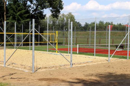 Instalaciones para jugar a tenis o squash en RabaPark- Domki Pod Krakowem o alrededores