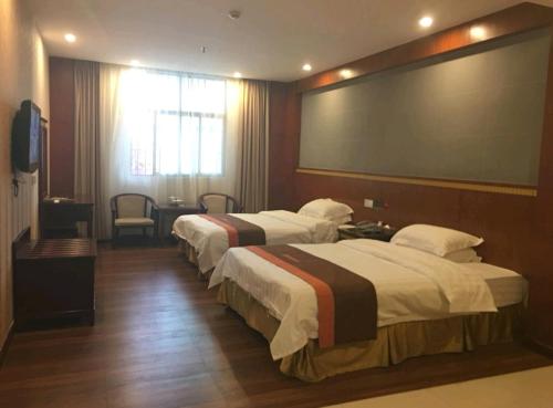 Säng eller sängar i ett rum på JUN Hotels Shenzhen Dapeng New District Kuiyong Street