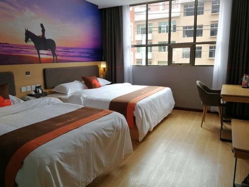 En eller flere senge i et værelse på JUN Hotels Guizhou Tongren Jiangkou County Fanjingshan Store
